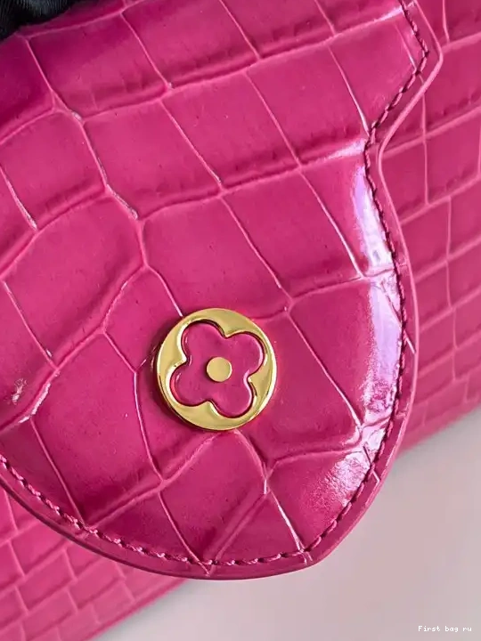 First bag ru BB LOUIS CAPUCINES VUITTON 0613